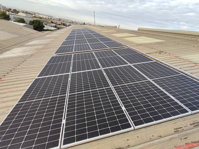 instalación grande de paneles solares